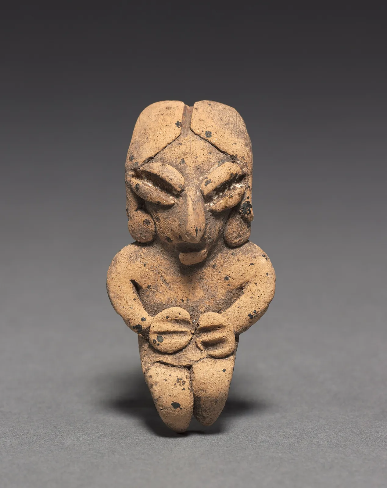 Figurilla femenina de barro de la cultura Chupícuaro